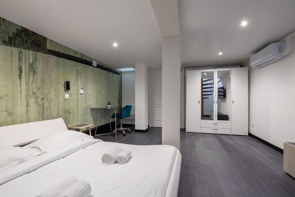 New 2 Br- 2 Bedroom In 15 Eiffel Clim