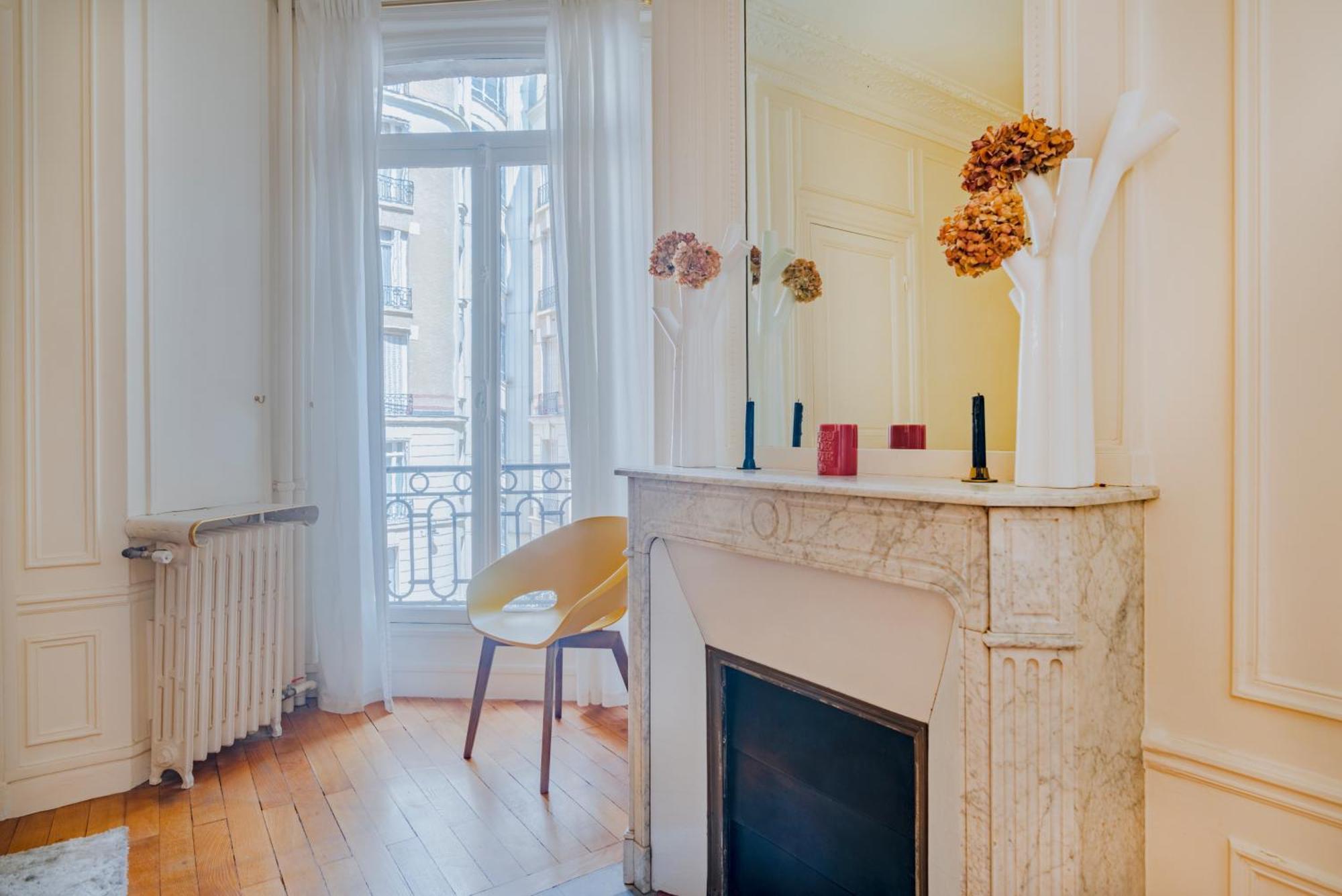 Prestigious Triangle D'or 2br Champs-elysee - Montaigne Apartment Paris