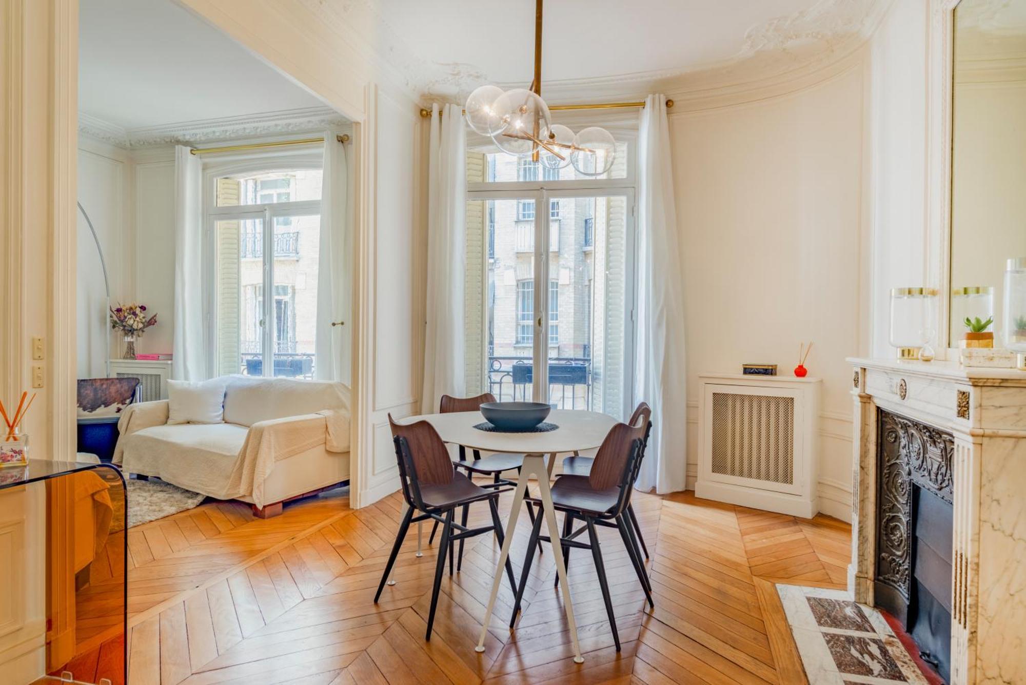 Prestigious Triangle D'or 2br Champs-elysee - Montaigne *