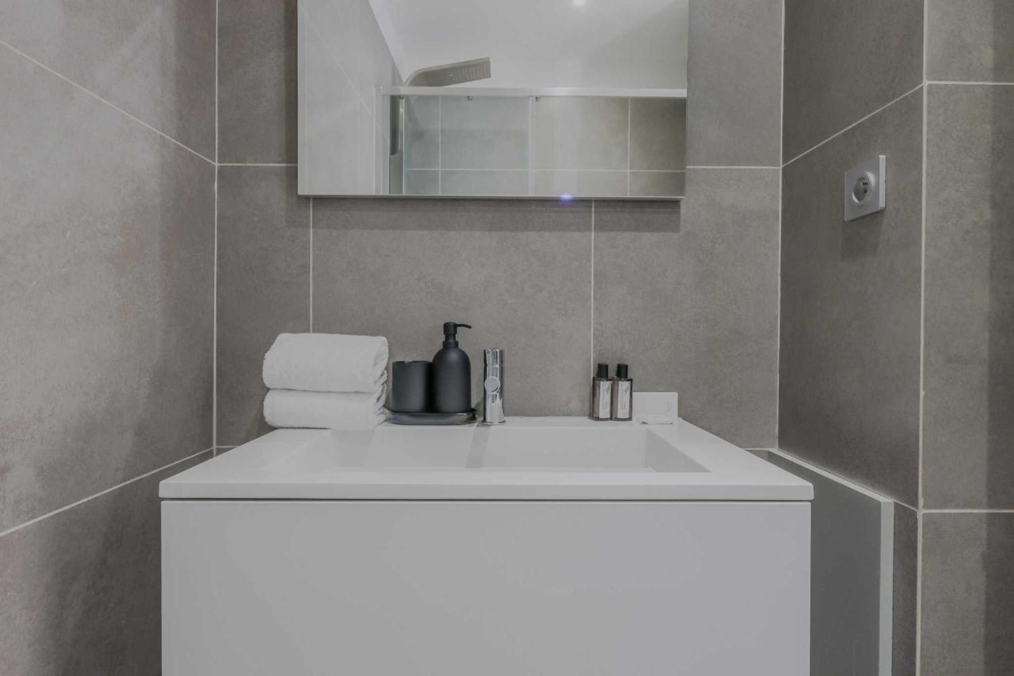 Spacious - 5br-12p - Trocadero
