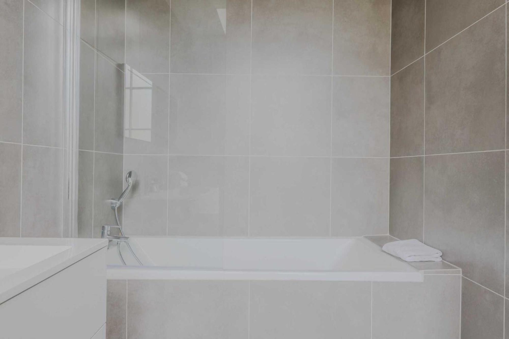 Spacious - 5br-12p - Trocadero *
