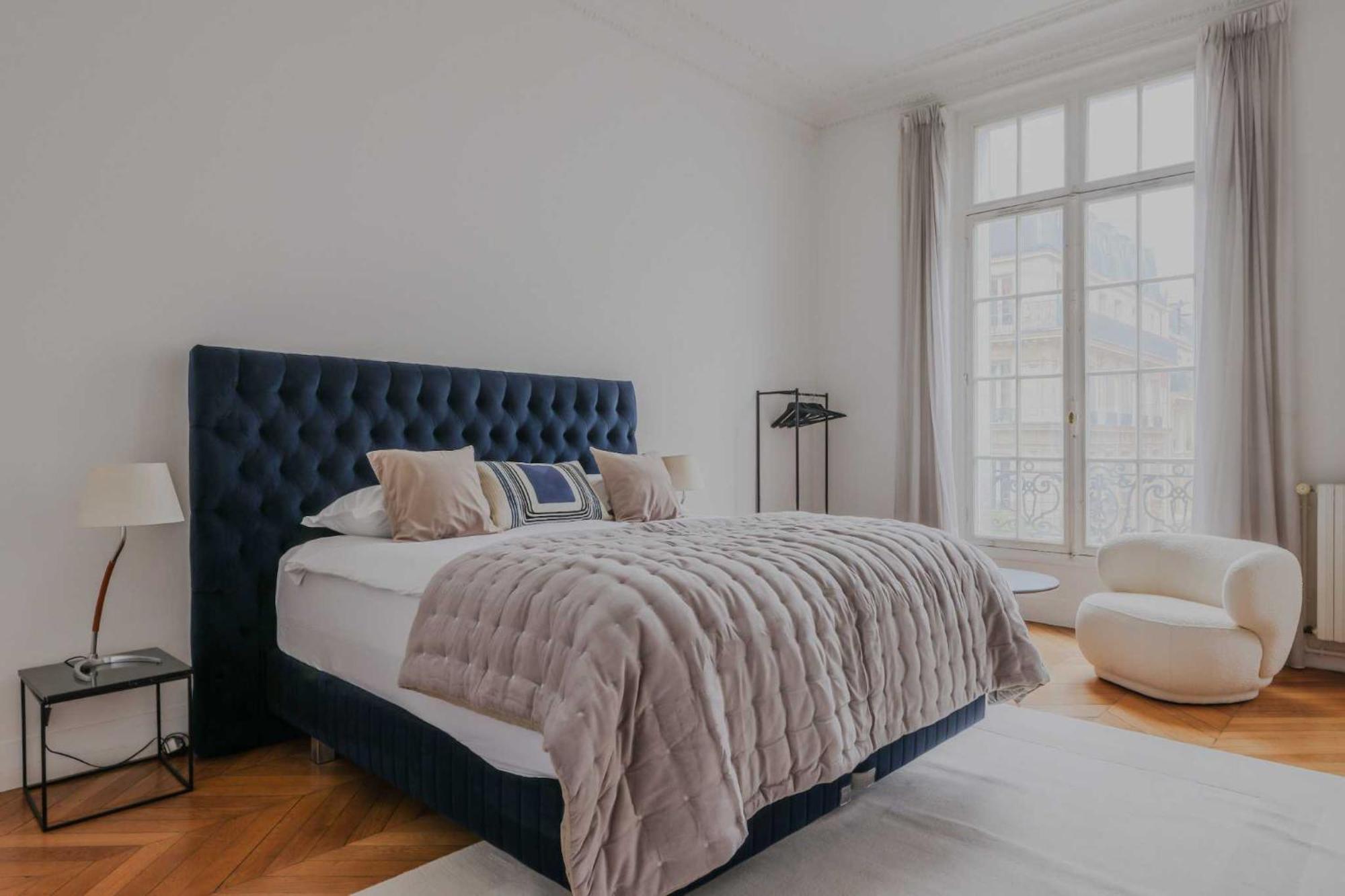 Spacious - 5br-12p - Trocadero Apartment *