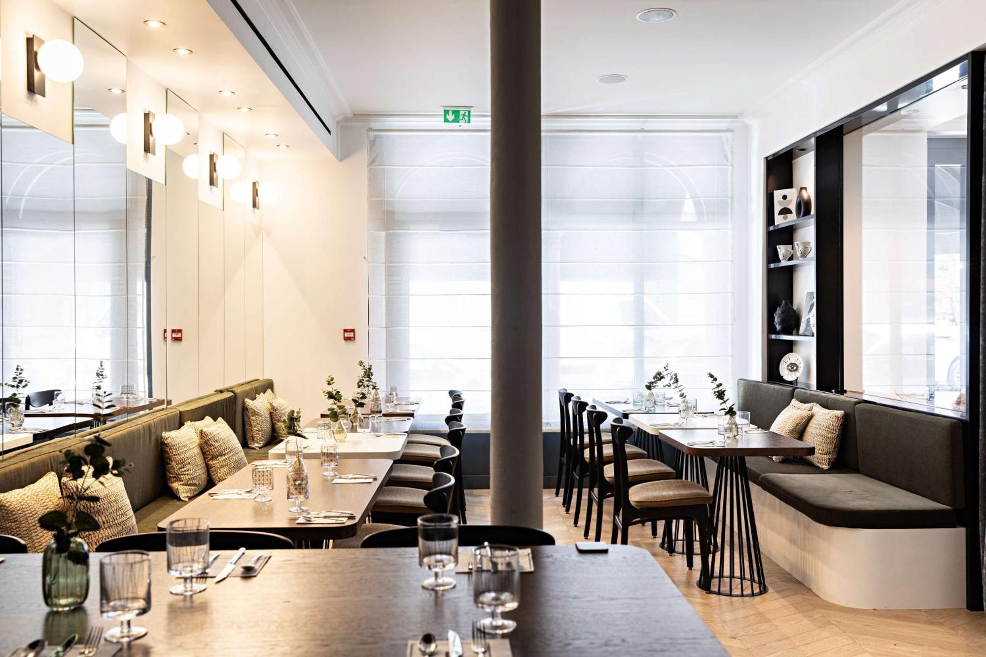 Western Premier The Blake Gare Saint Lazare