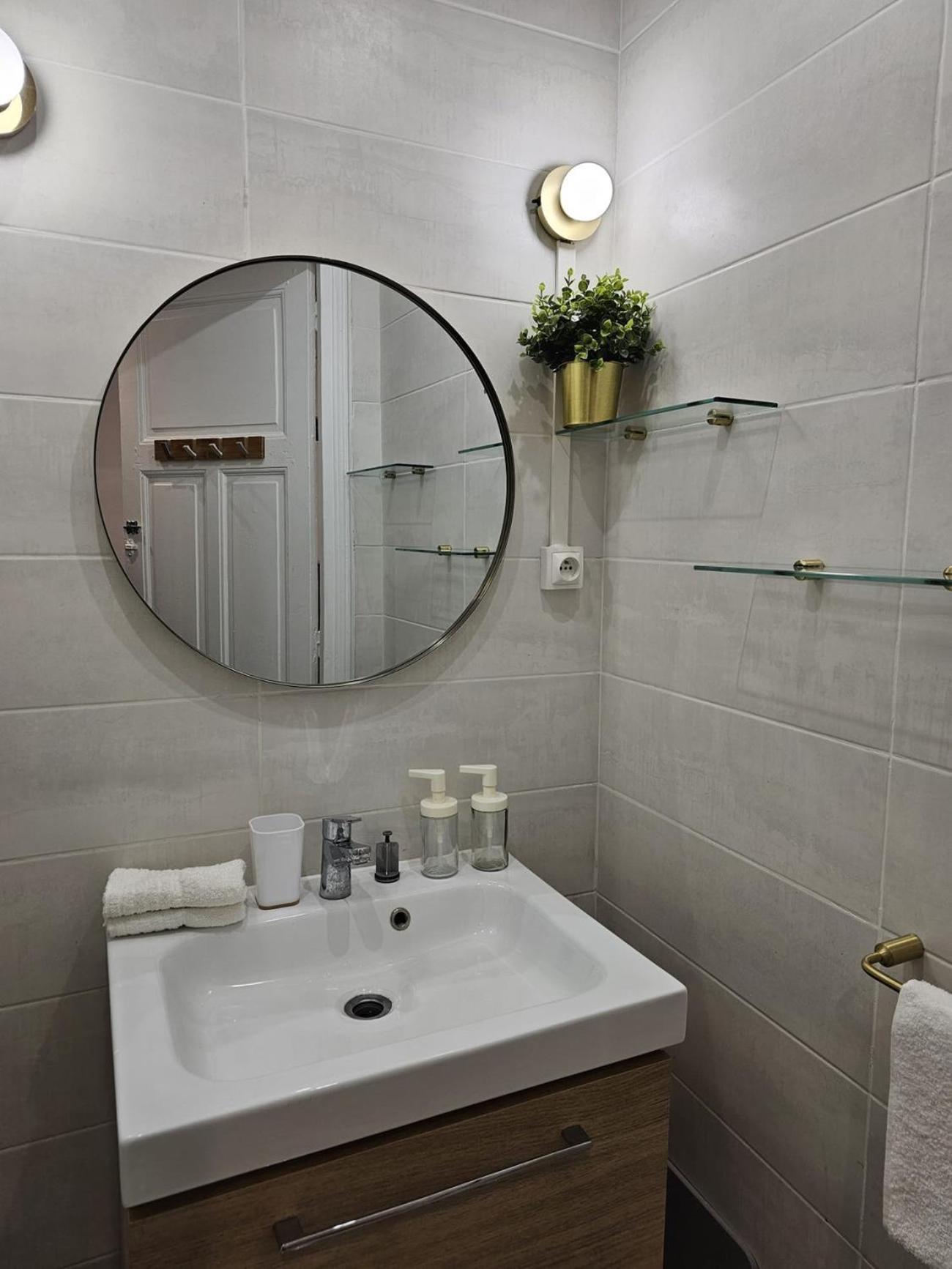 Beautiful 1 Bedroom Flat In 17th *
