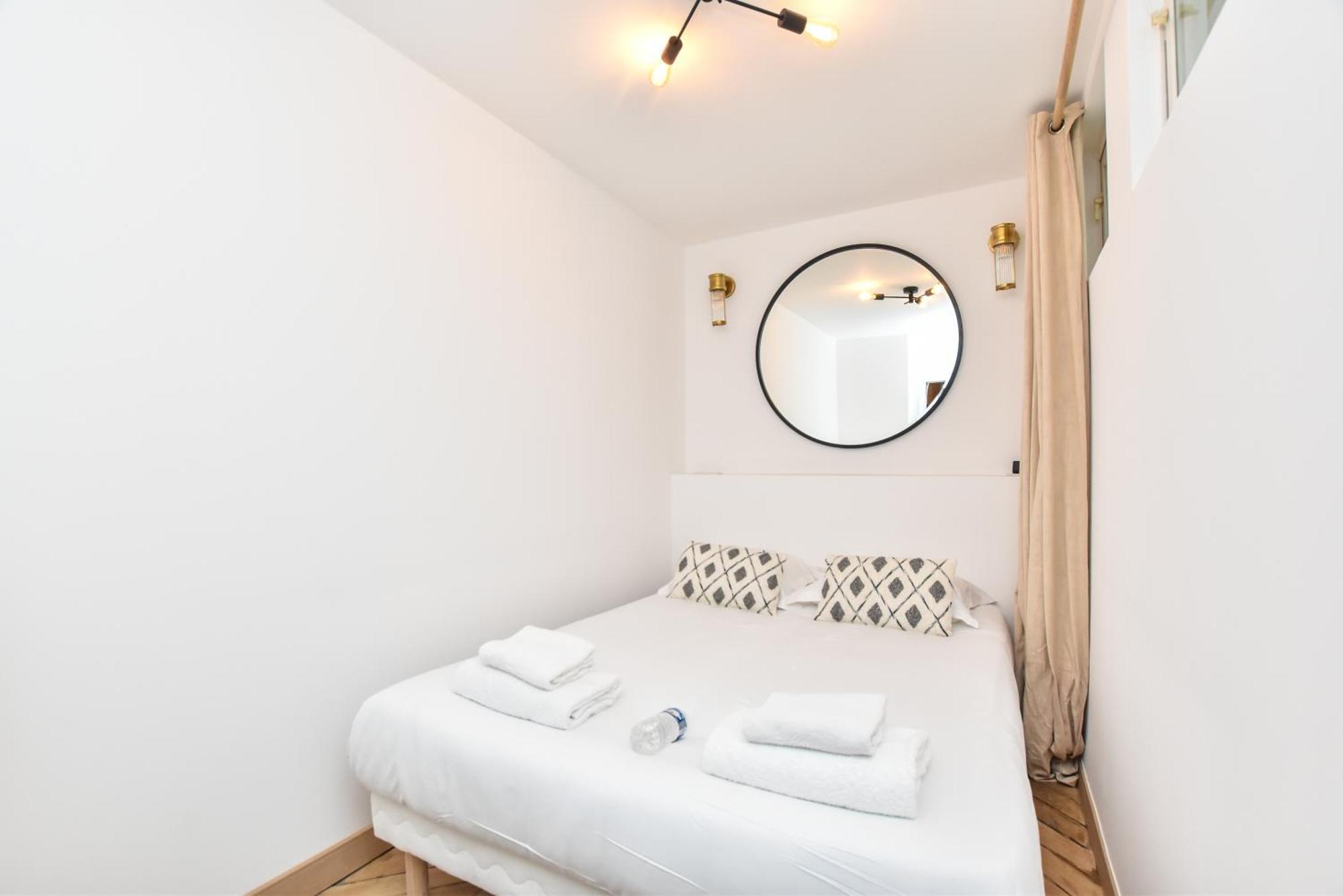 Cozy Nest Just Steps Away From The Lively Nation District Apartment Paris