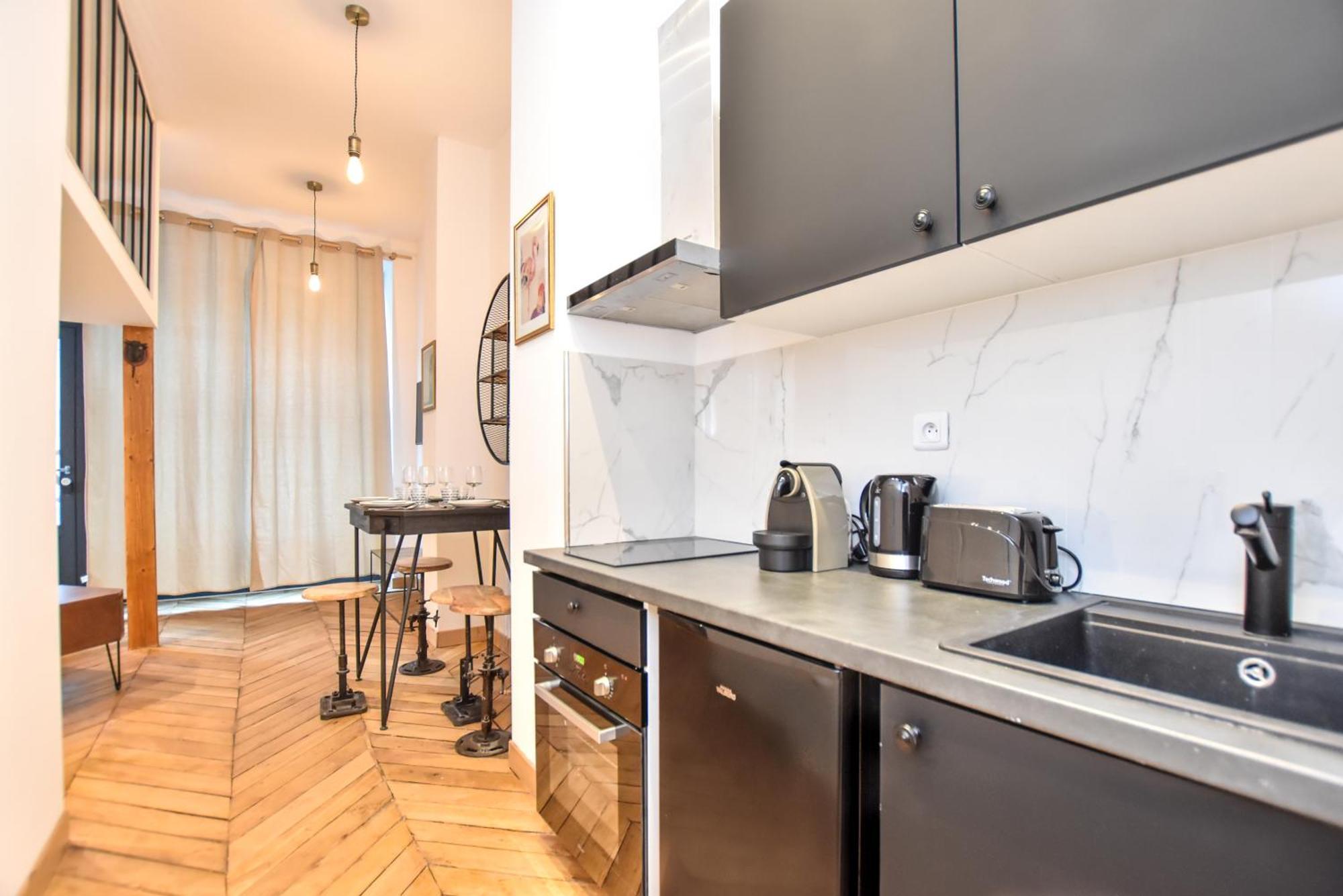 Cozy Nest Just Steps Away From The Lively Nation District Apartment