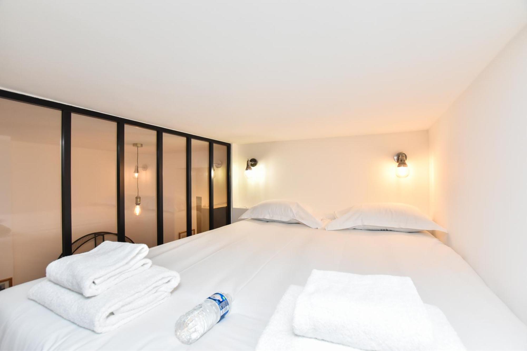 Cozy Nest Just Steps Away From The Lively Nation District * Paris