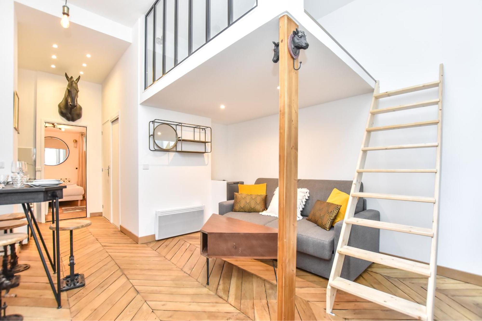Cozy Nest Just Steps Away From The Lively Nation District