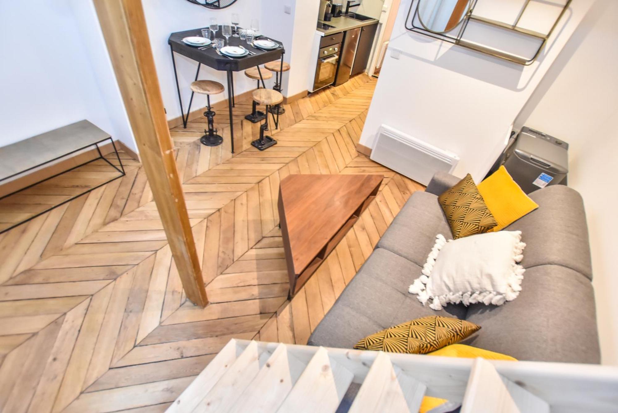 Cozy Nest Just Steps Away From The Lively Nation District Apartment *