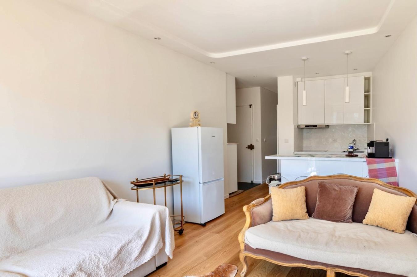 16th 2 Bedrooms Near Eiffel Tower Renovated Balcony 2-4 Person Appartement *