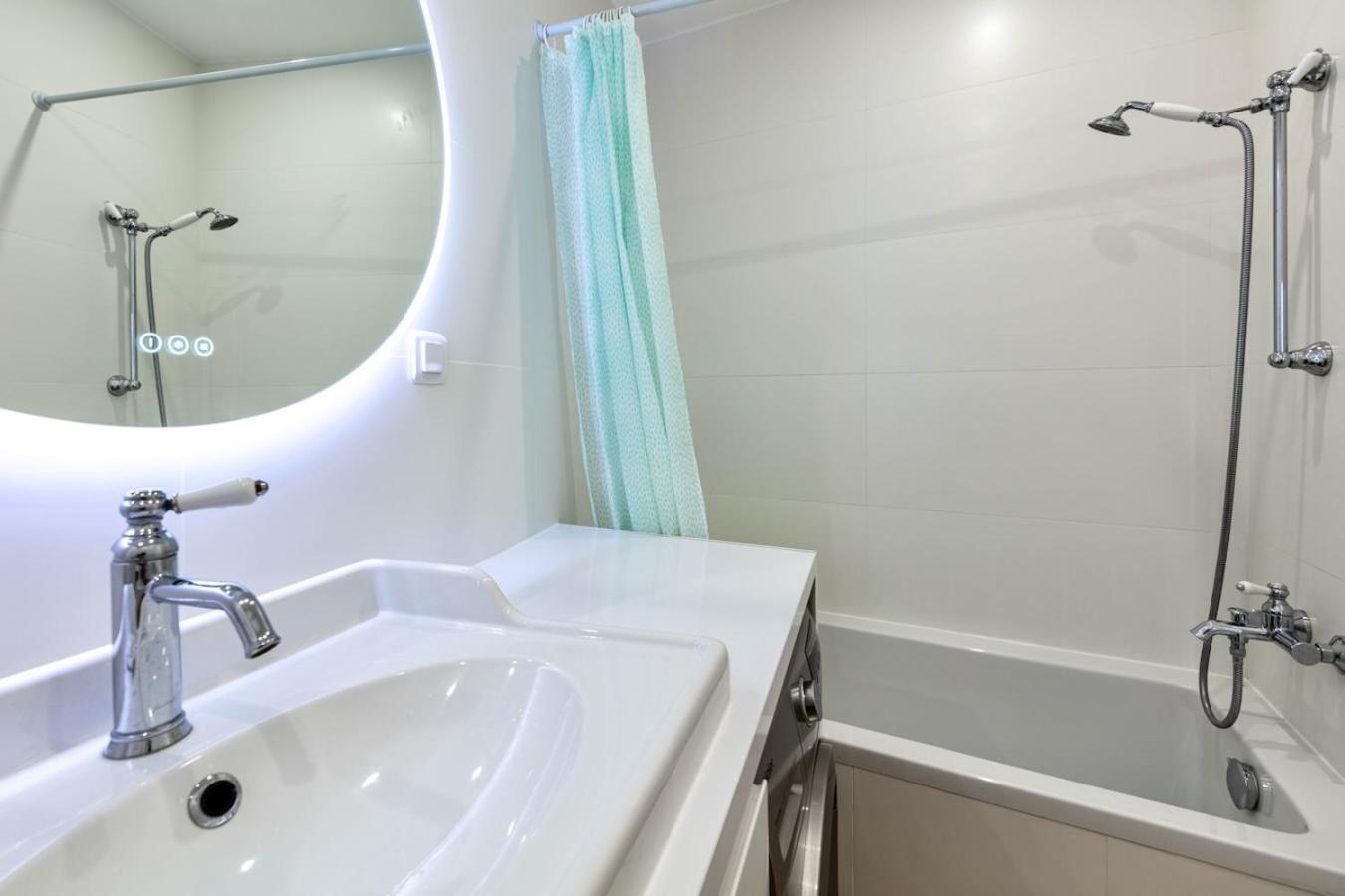 Appartement 16th 2 Bedrooms Near Eiffel Tower Renovated Balcony 2-4 Person *