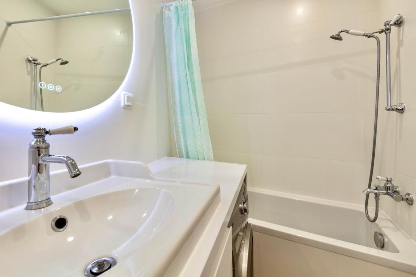 Appartement 16th 2 Bedrooms Near Eiffel Tower Renovated Balcony 2-4 Person Paris