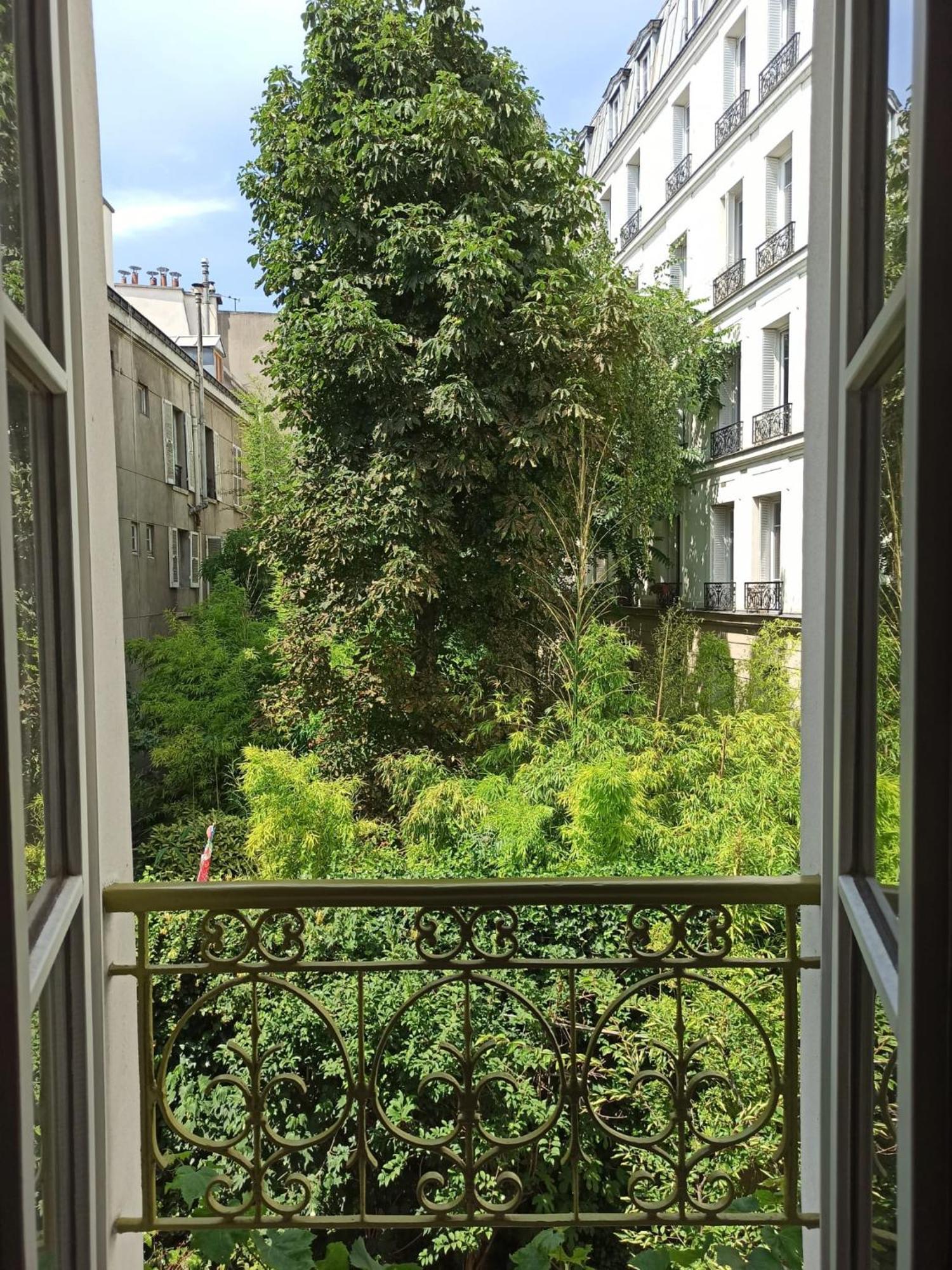 Guest house D'hotes Calmes Sur Jardin Batignolles *