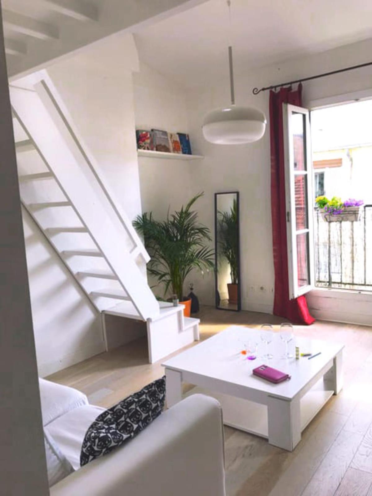 Warm Bright In 14th District Apartment *