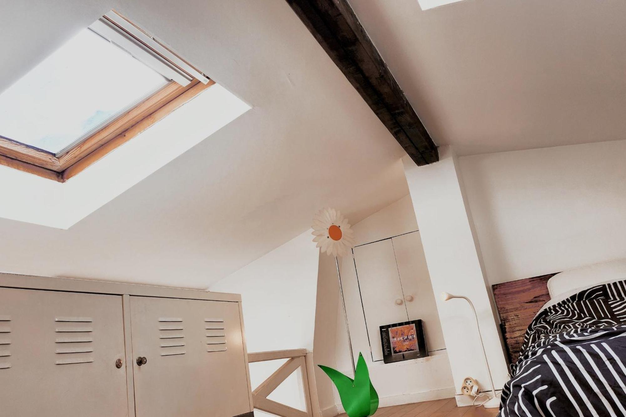 Apartment Warm Bright In 14th District