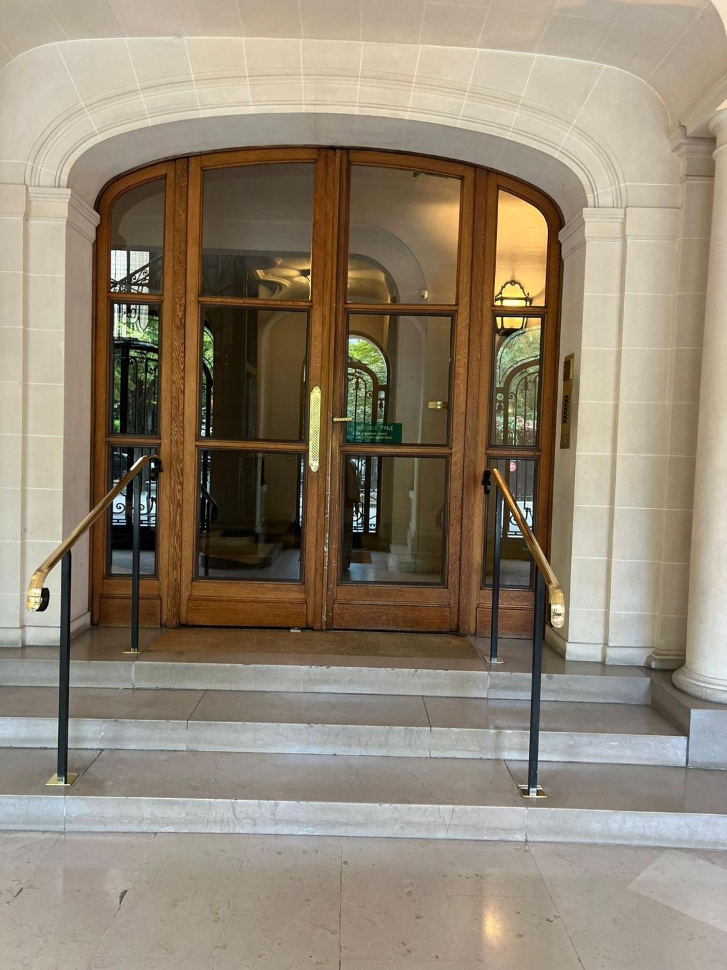 4 Bedroom Prestigious Baroque Near Trocadero *