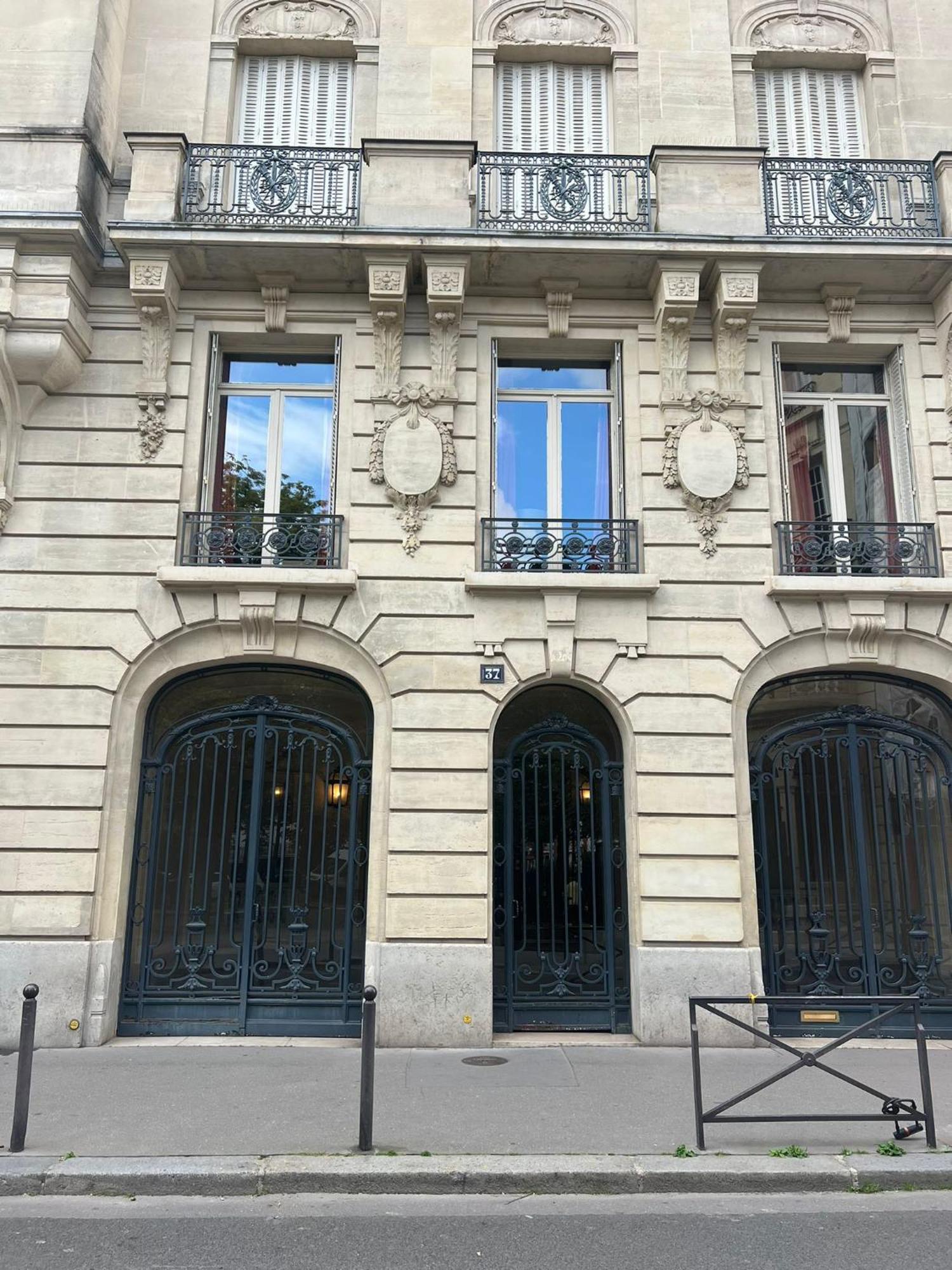4 Bedroom Prestigious Baroque Near Trocadero Apartment