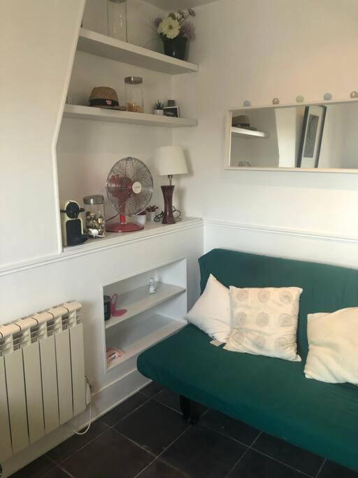 Coeur Vieux Paris. Pied Du Metro.tout Equipe Apartment Paris