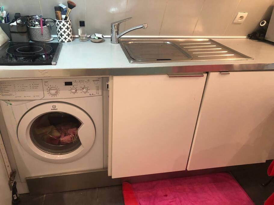 Apartment Coeur Vieux Paris. Pied Du Metro.tout Equipe