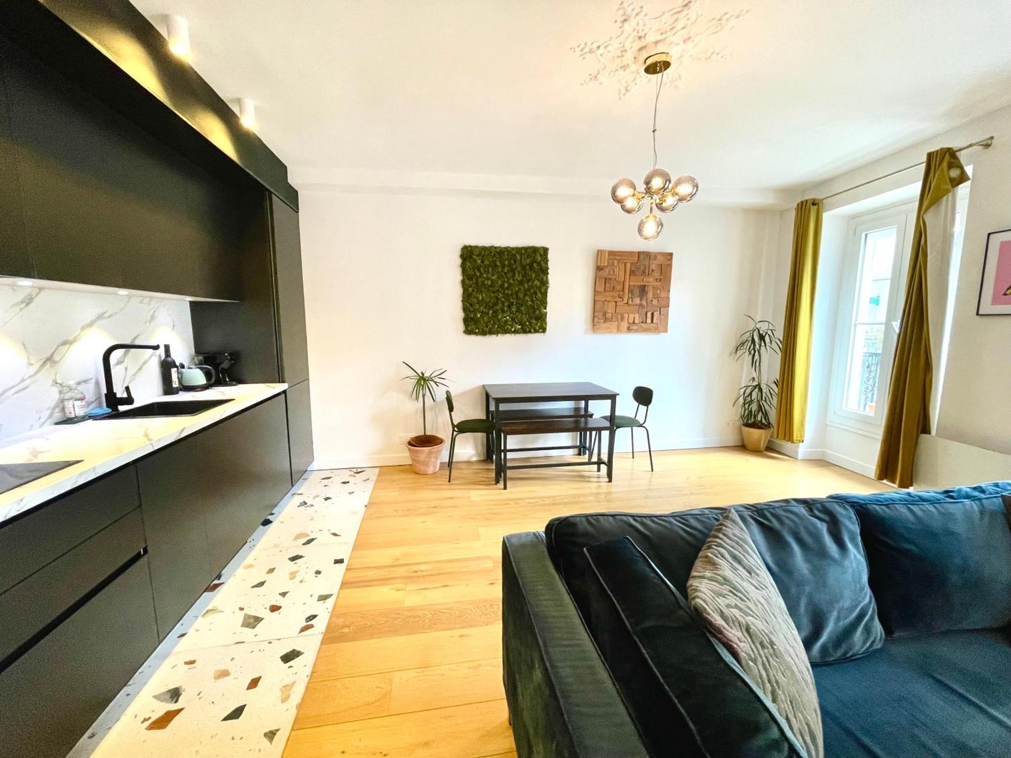 Elegant & Chic A Apartment *