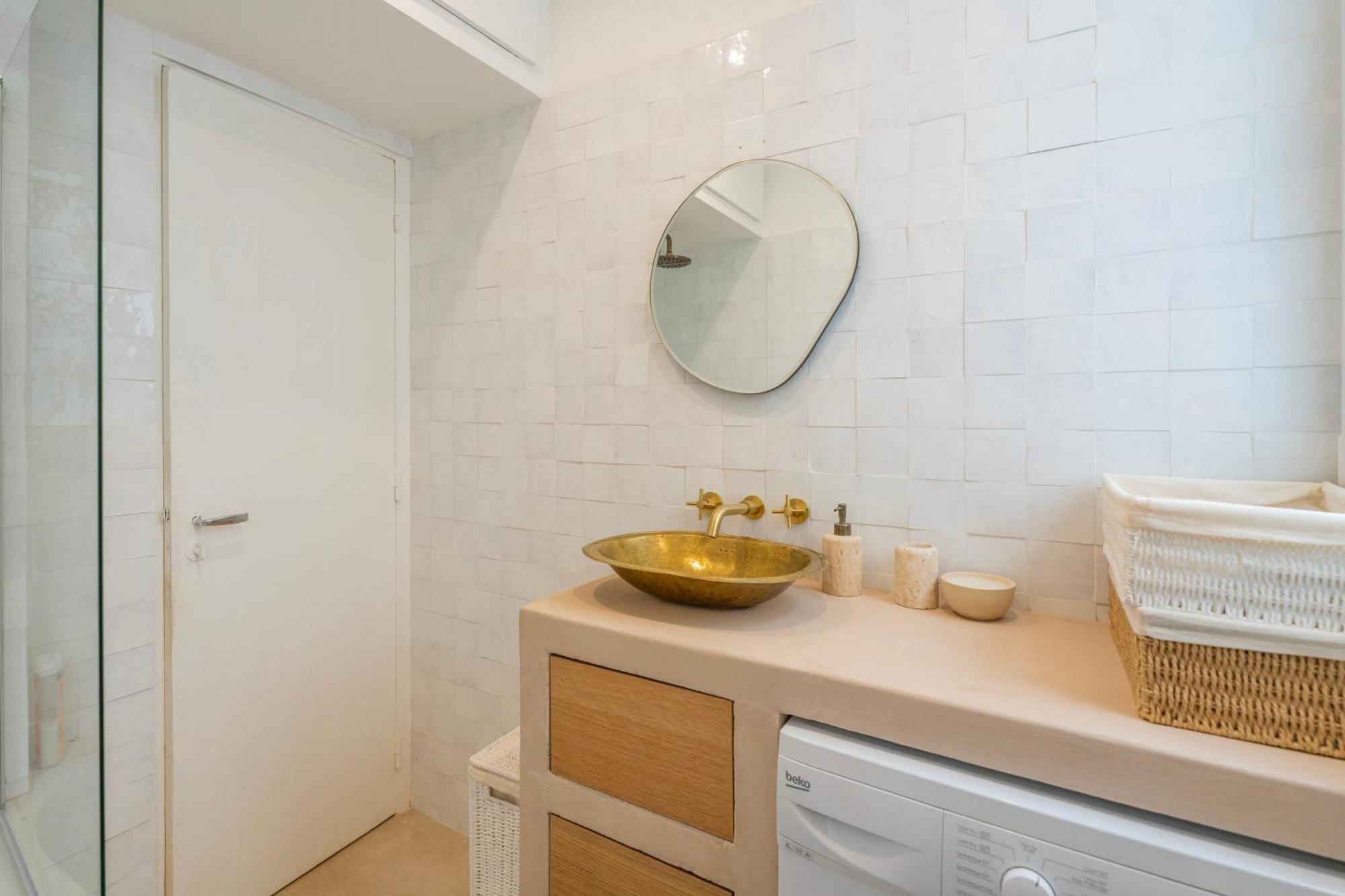 Apartment Urban Retreat In Historic Quarter Paris