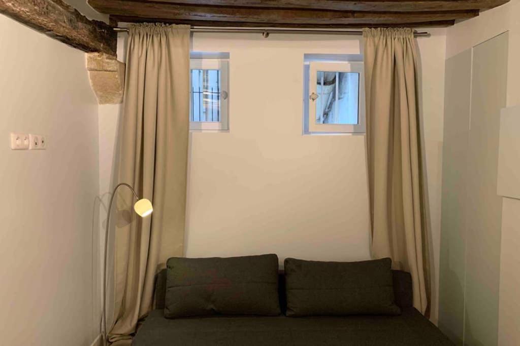 Apartment Charming Saint Germain Pres Rue De Ciseaux Paris