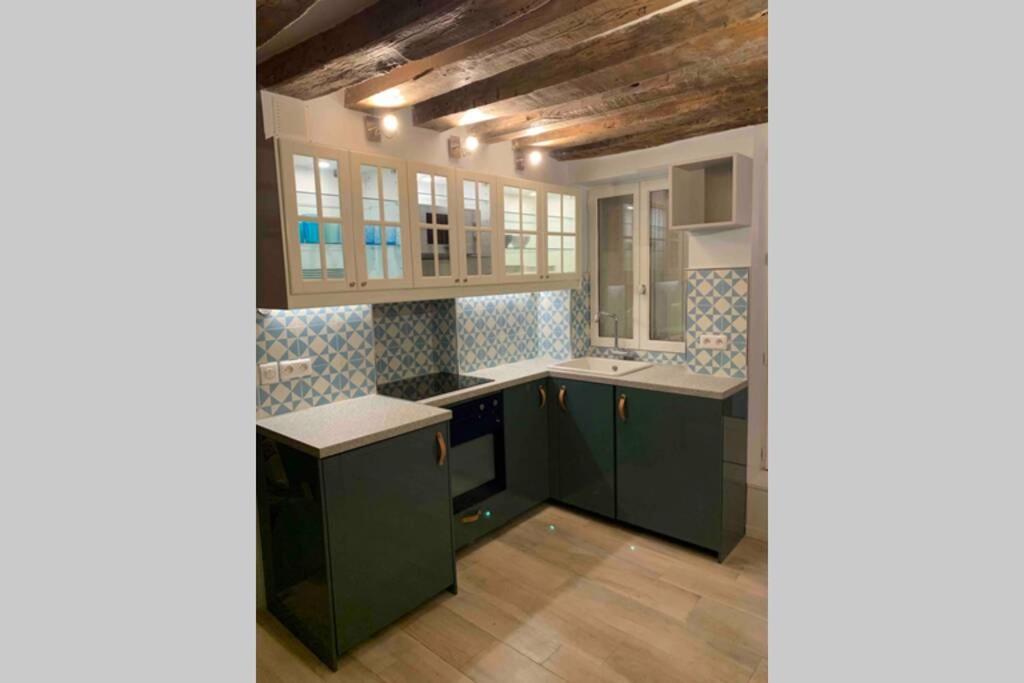 Charming Saint Germain Pres Rue De Ciseaux Apartment *