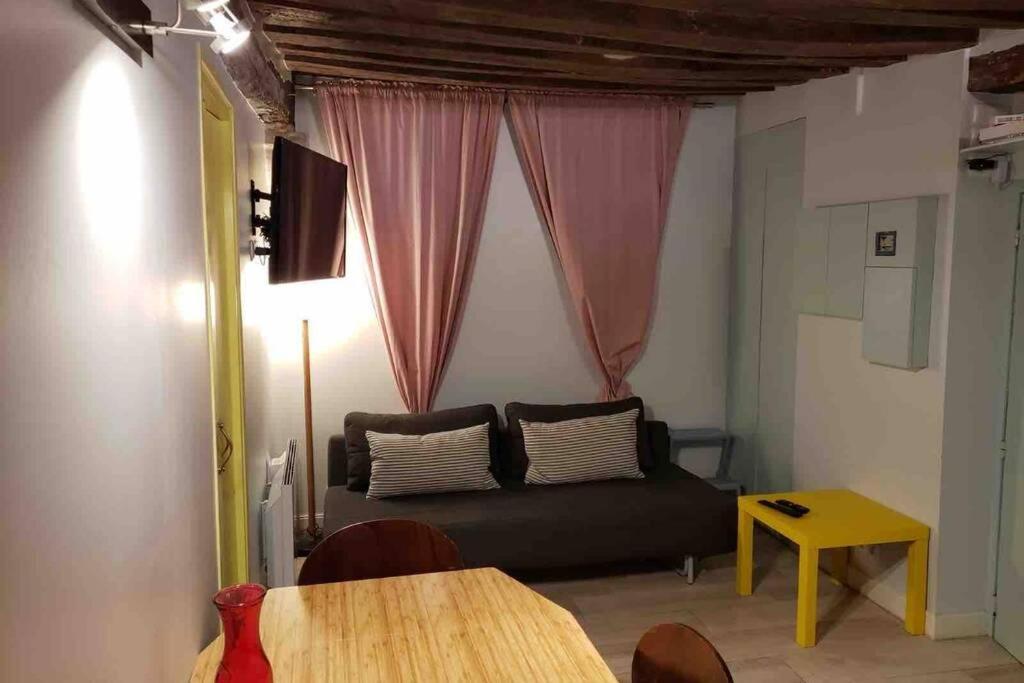 Apartment Charming Saint Germain Pres Rue De Ciseaux Paris