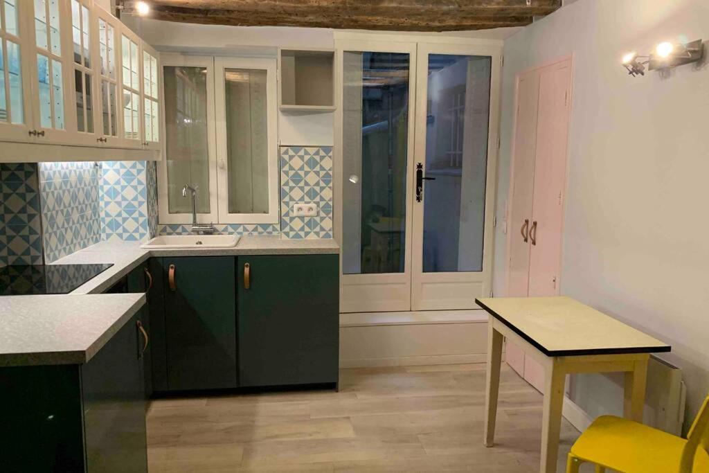 Charming Saint Germain Pres Rue De Ciseaux Apartment