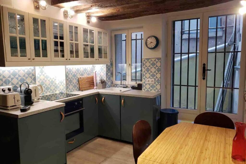 Charming Saint Germain Pres Rue De Ciseaux Apartment *