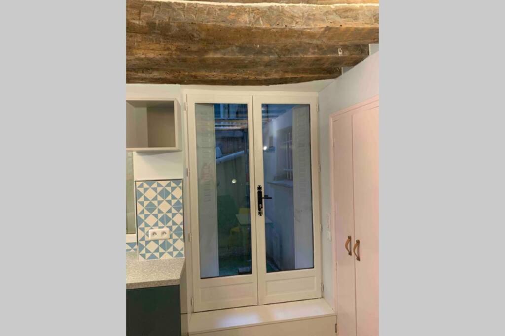 Charming Saint Germain Pres Rue De Ciseaux Apartment *
