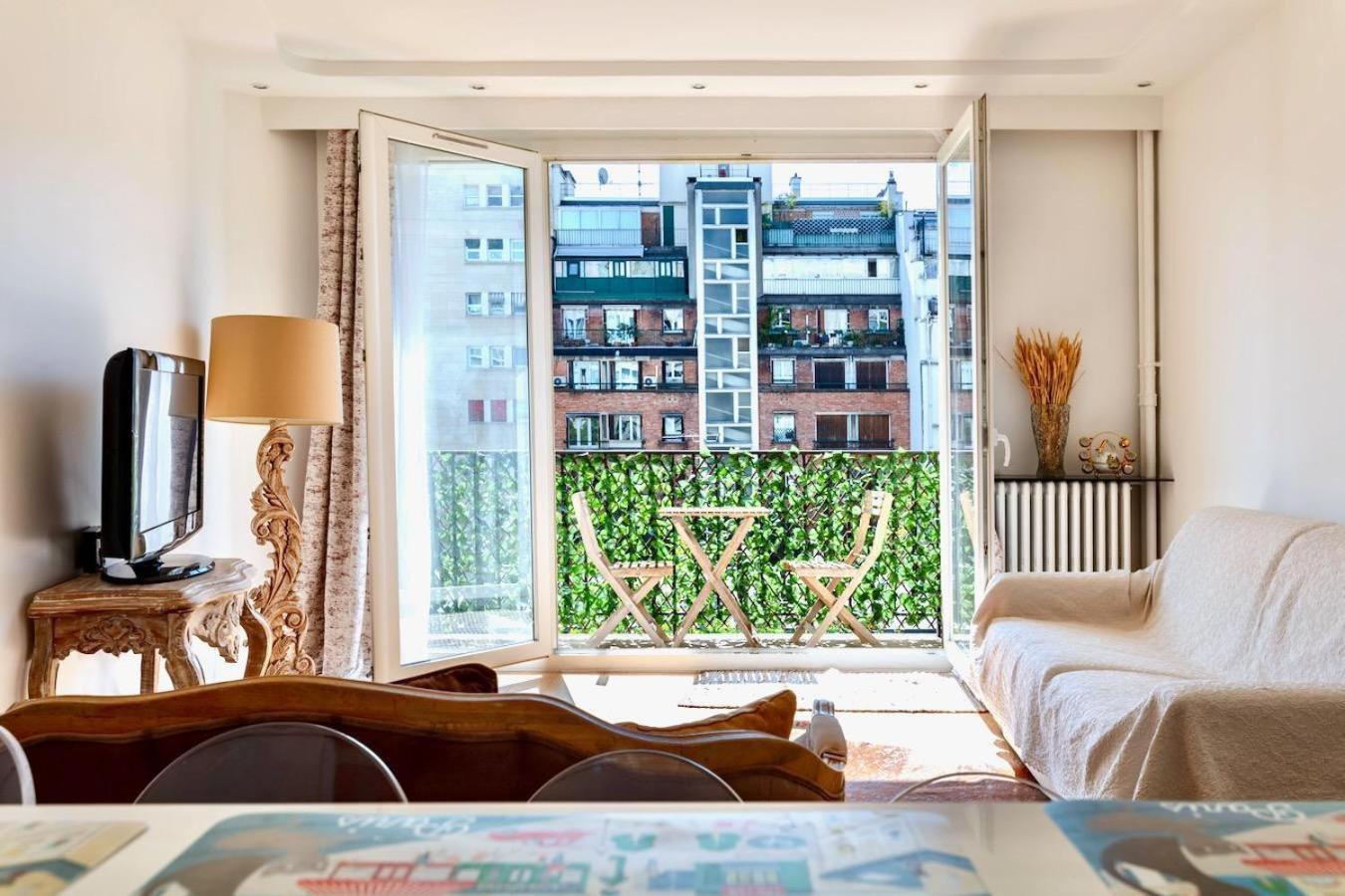 Appartement 16th 2 Bedrooms Near Eiffel Tower Renovated Balcony 2-4 Person