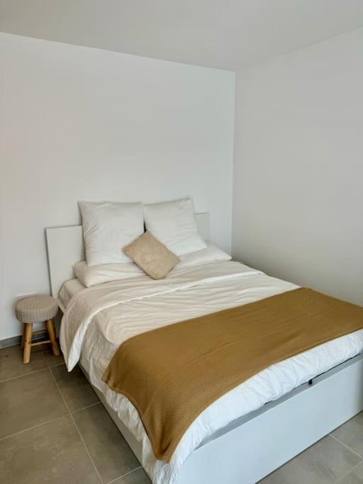 Newly Refurbished Modern * Paris