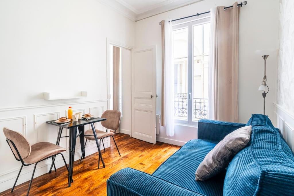 Apartment Blue 1 Bedroom #montparnasse #alesia Paris