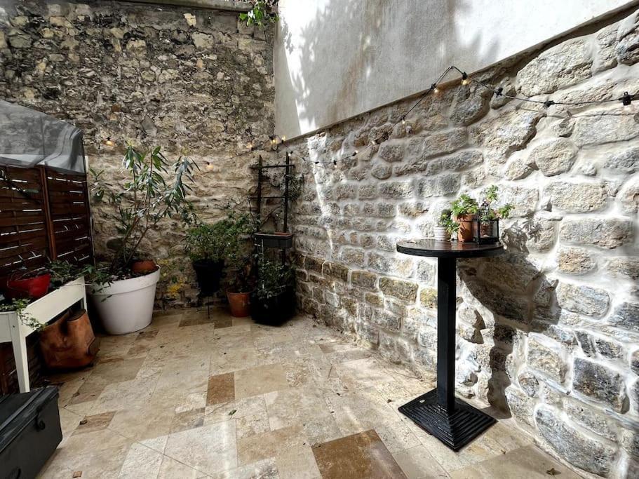Grand Triplex Calme Avec Cour Privee Apartment