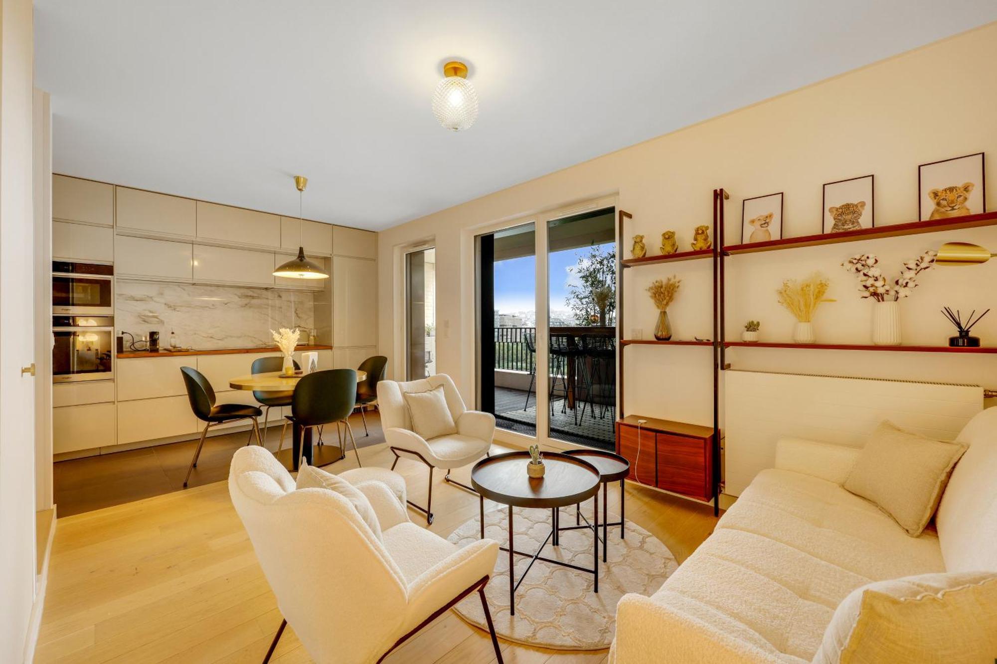 - Duplex Sacre Coeur