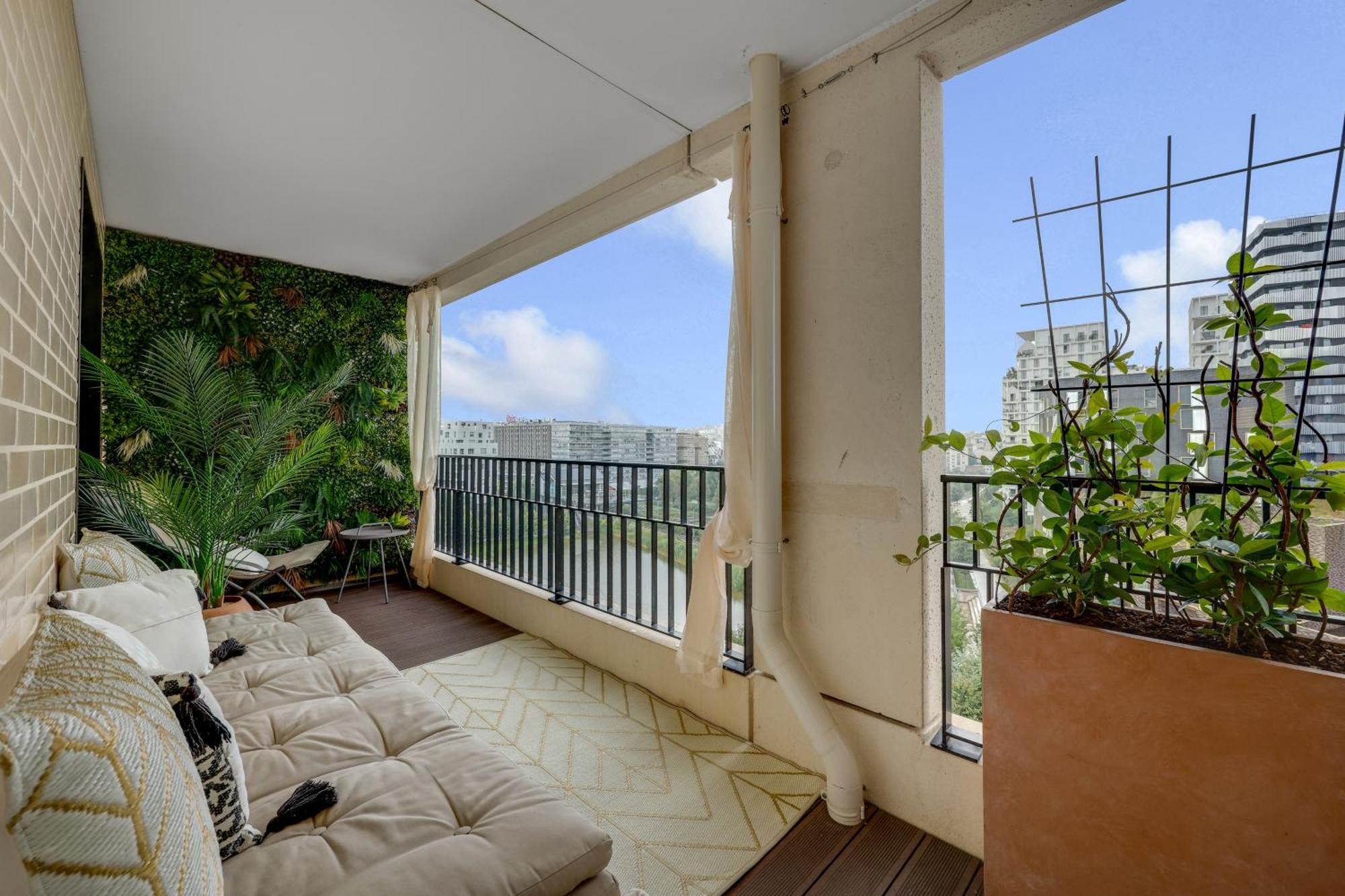 - Duplex Sacre Coeur