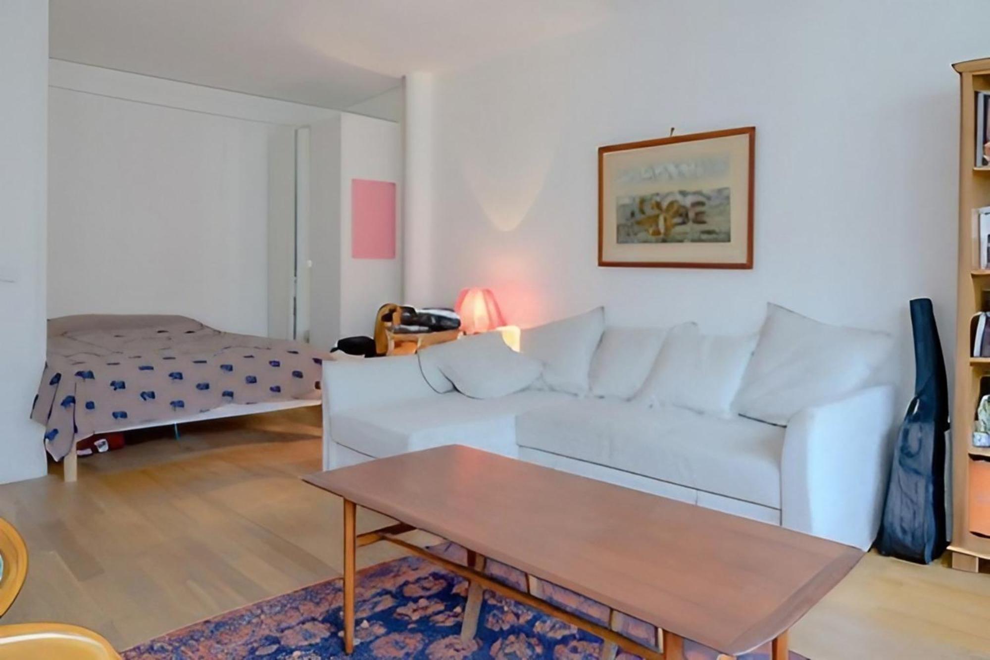 Comfortable Cocoon With Balcony Apartment *
