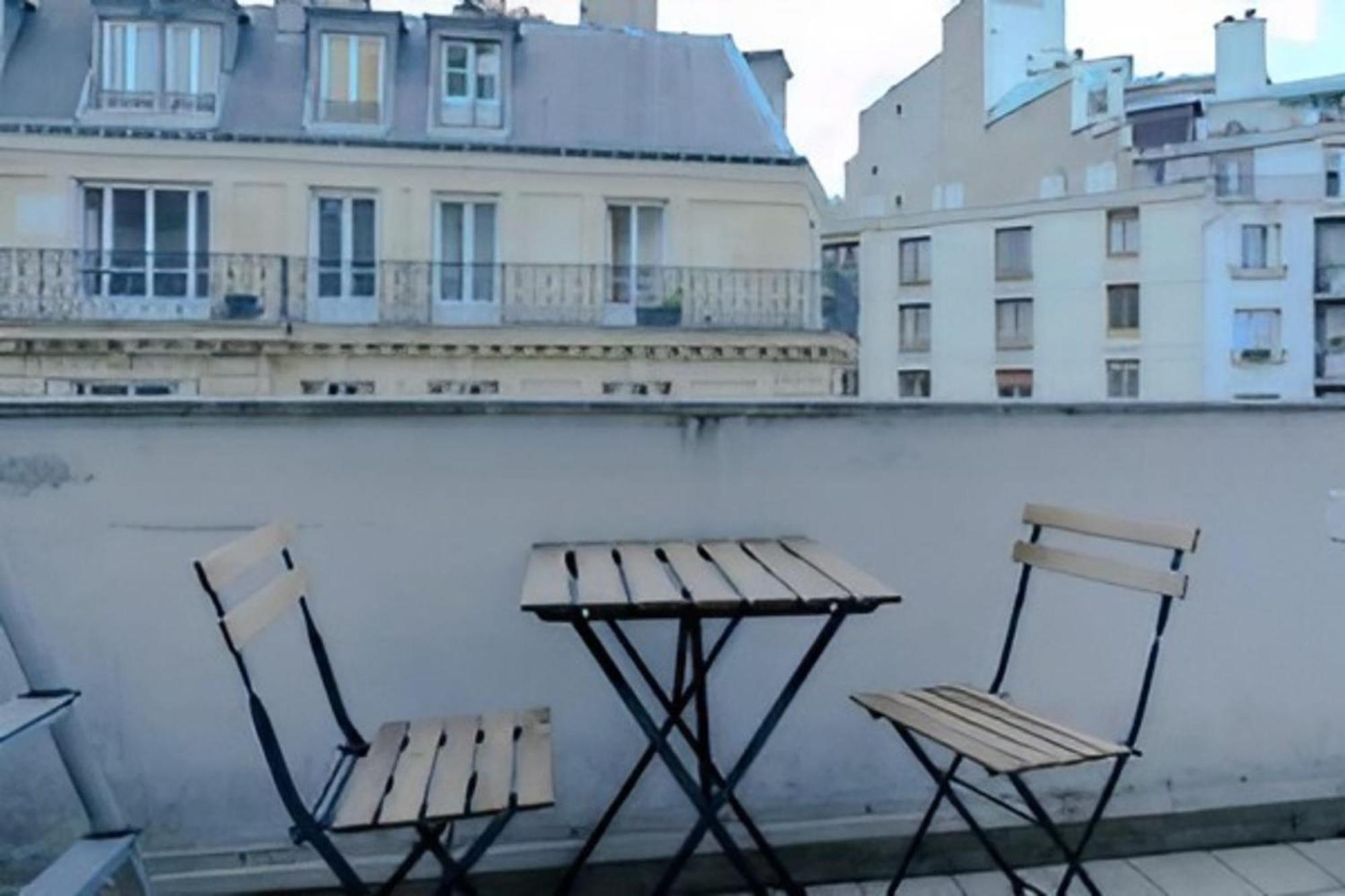 Comfortable Cocoon With Balcony Apartment *