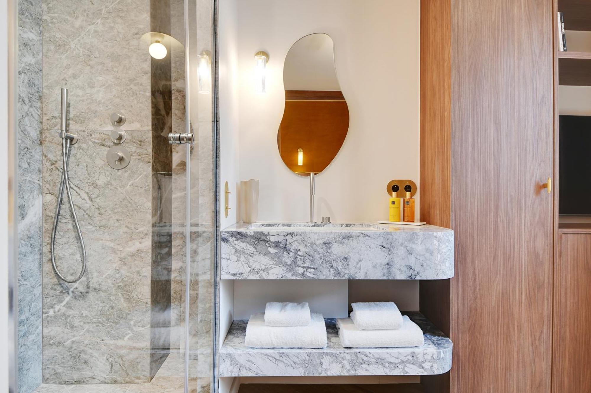 Oniri - Serviced In Saint Germain