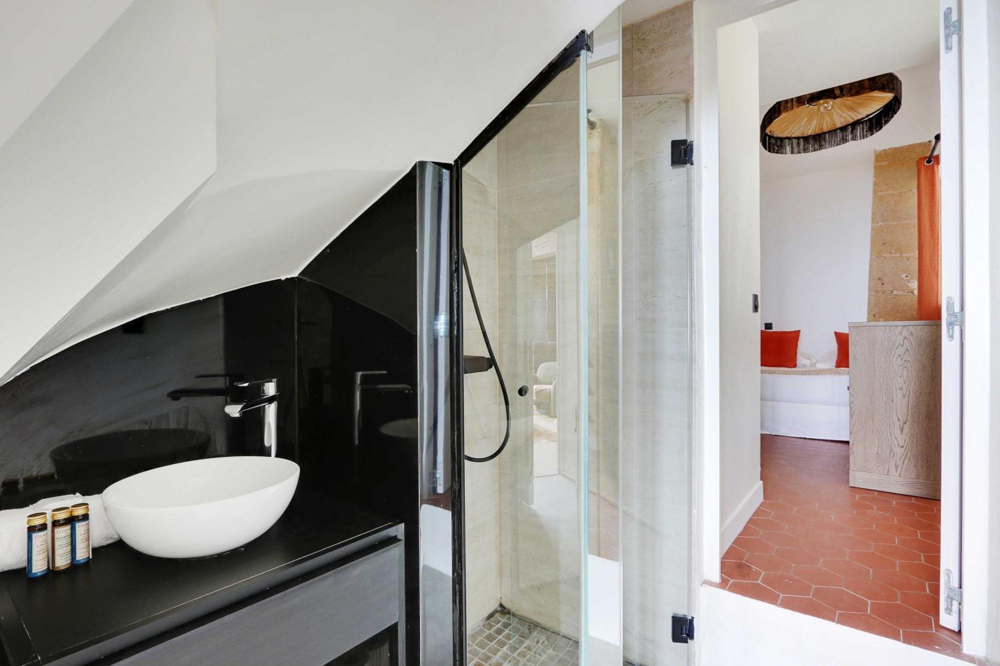 Apartment Refinement & Parisian Charm - Marais