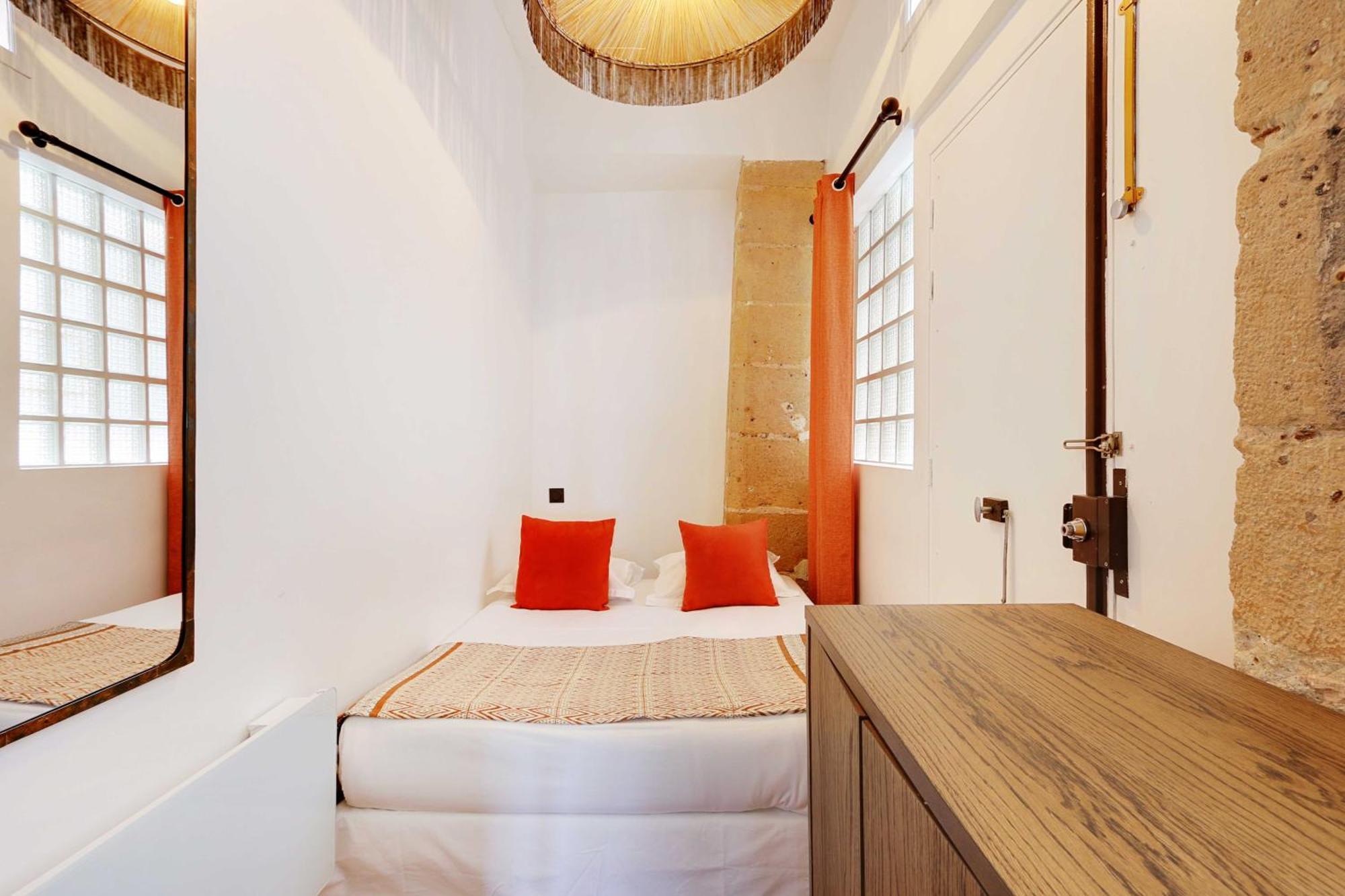 Apartment Refinement & Parisian Charm - Marais *