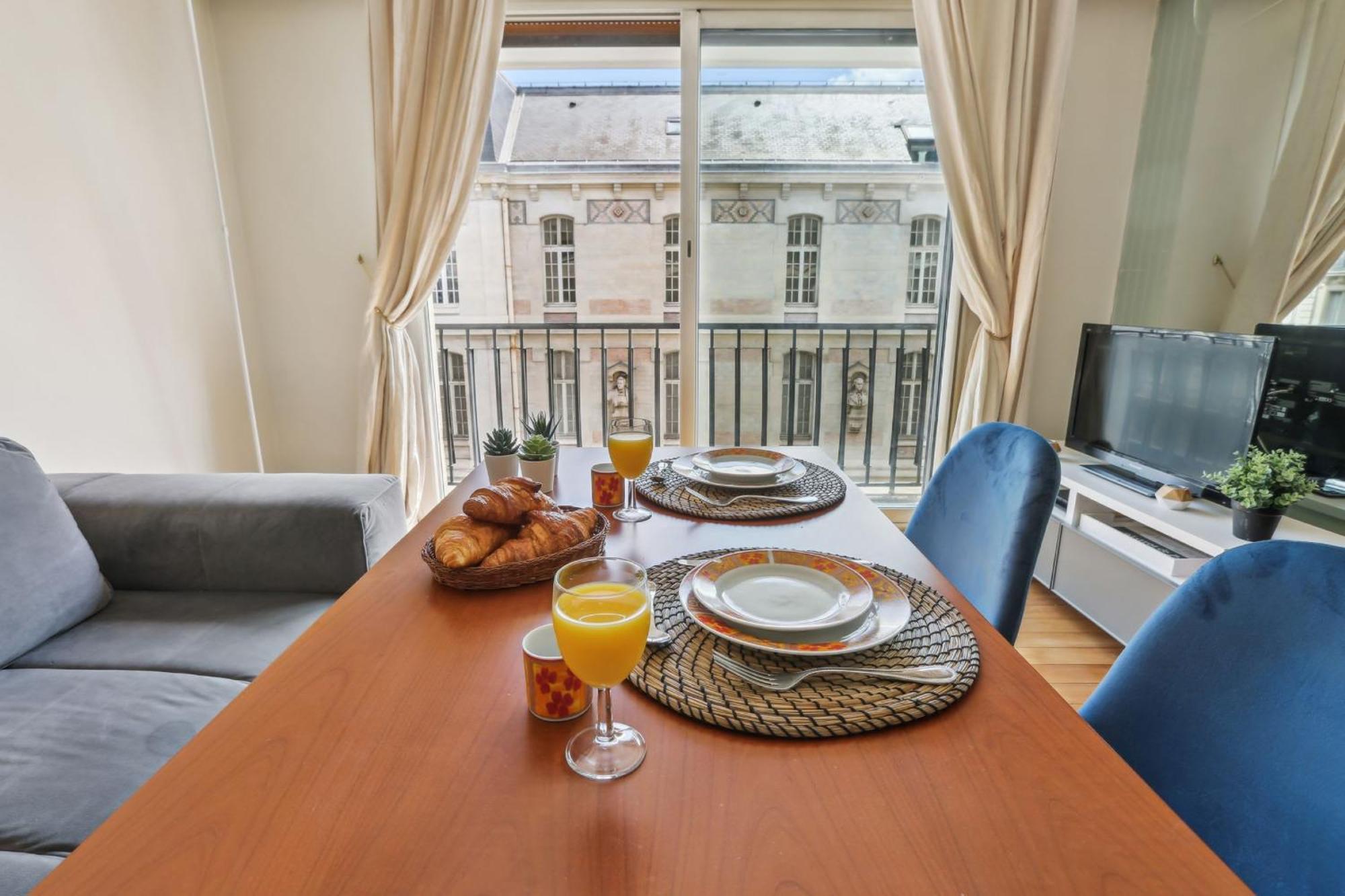 Apartment Trocadero & Arc De Triomphe With Balcony - Cityapartmentstay *