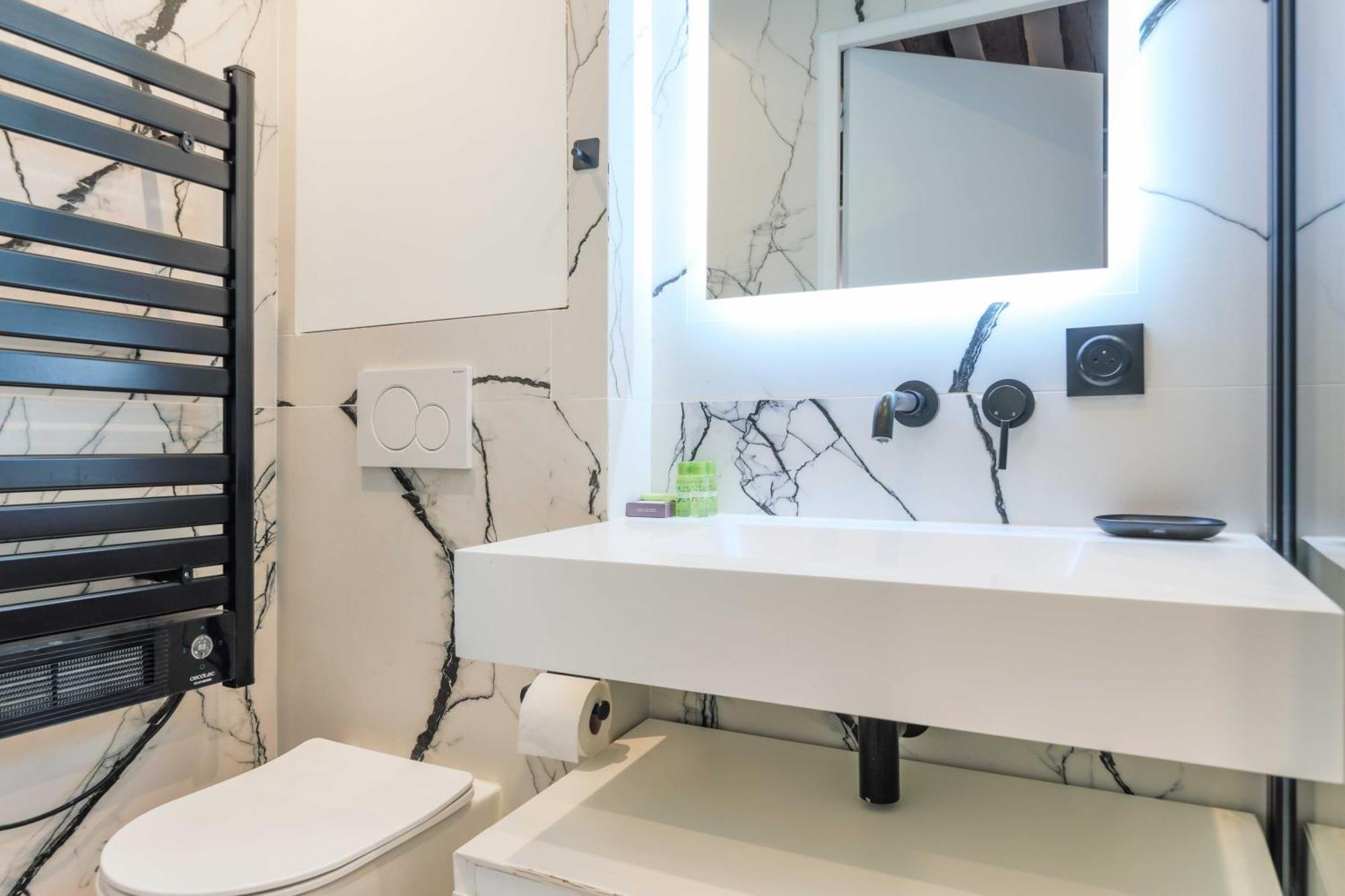 Superb La Sorbonne Latin Quarter Apartment *