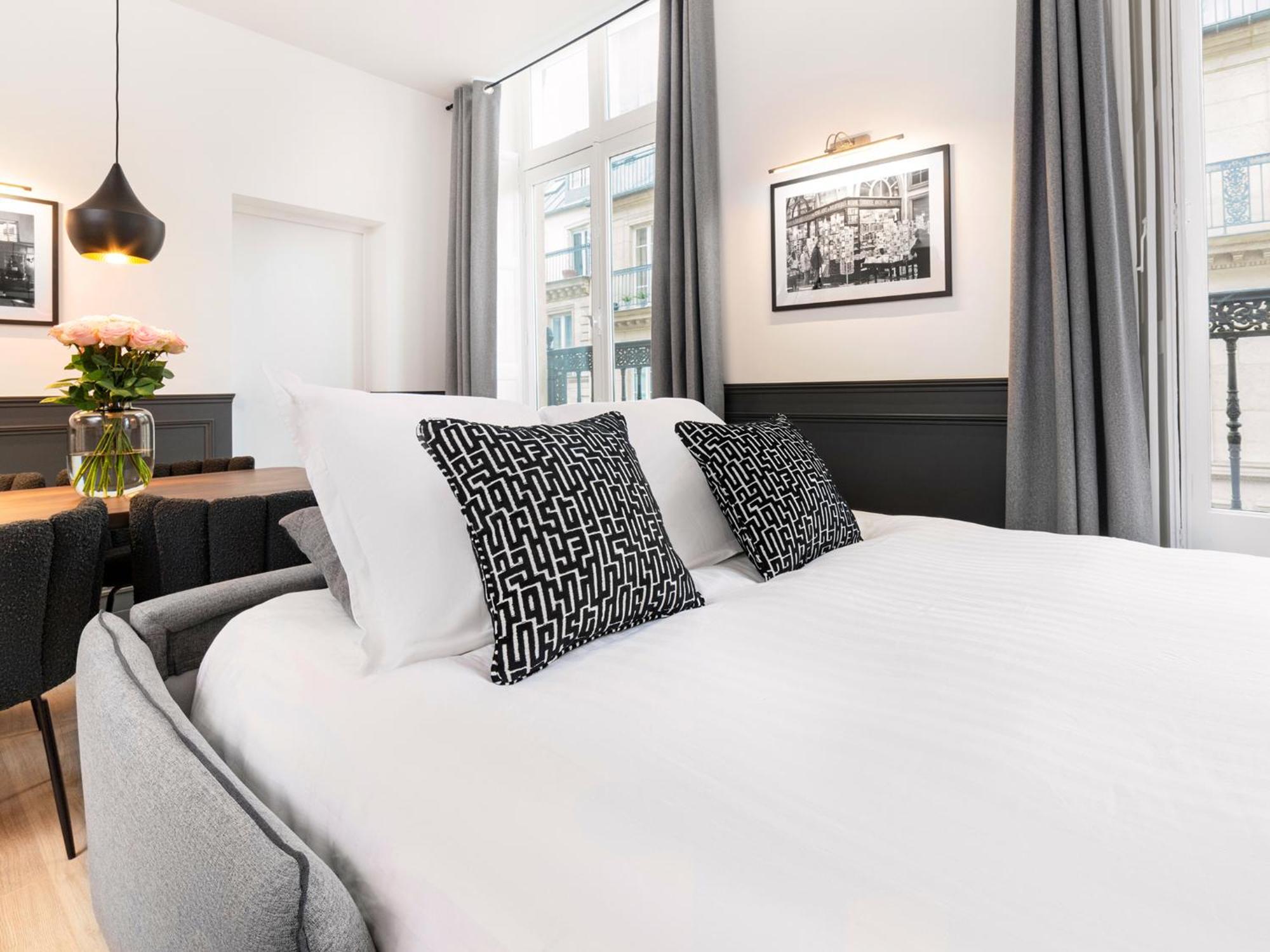 Apartment Livinparis Luxury Ac 3 Bedrooms Le Louvre Ii *