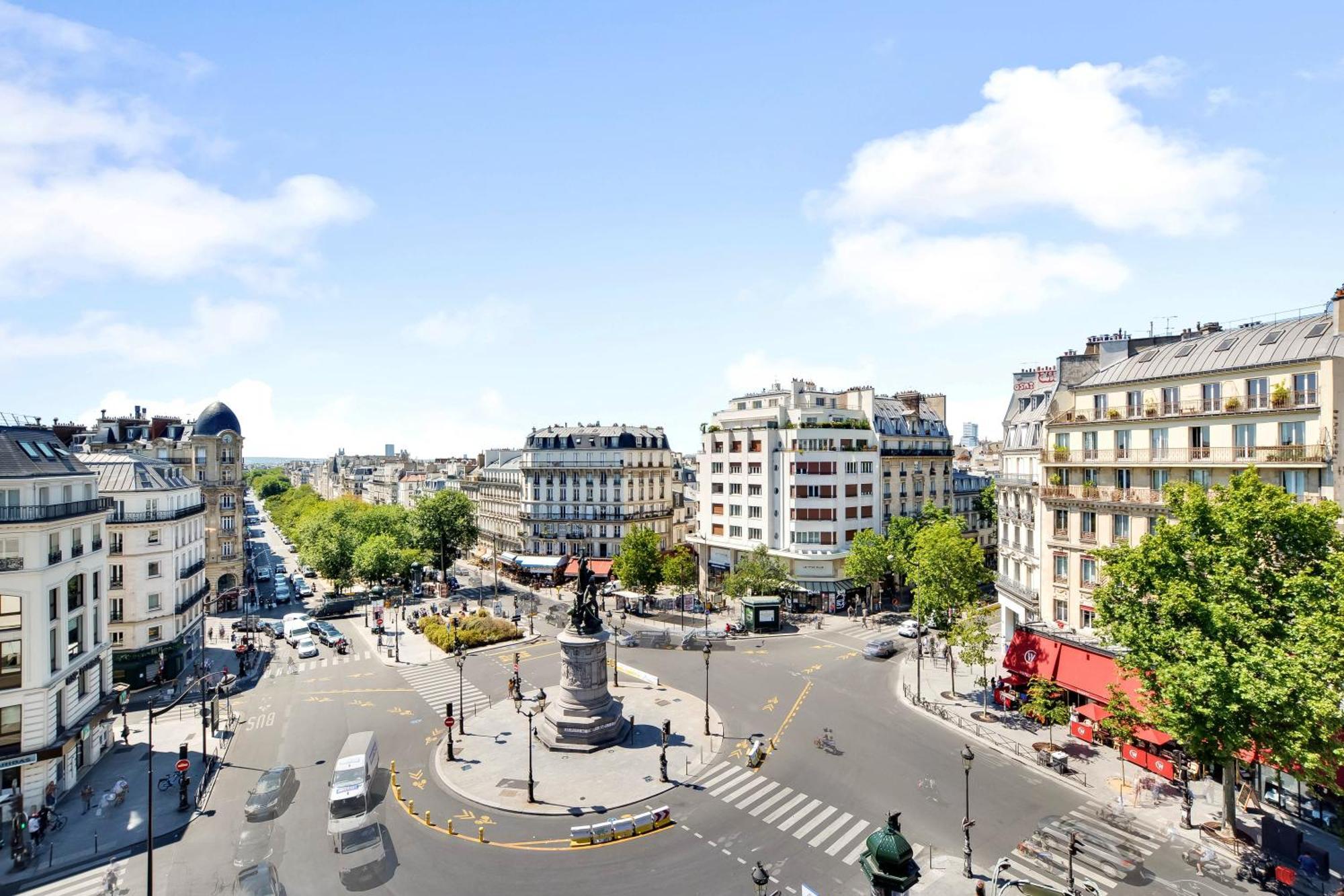 Superb Bright Clichy Montmartre Paris