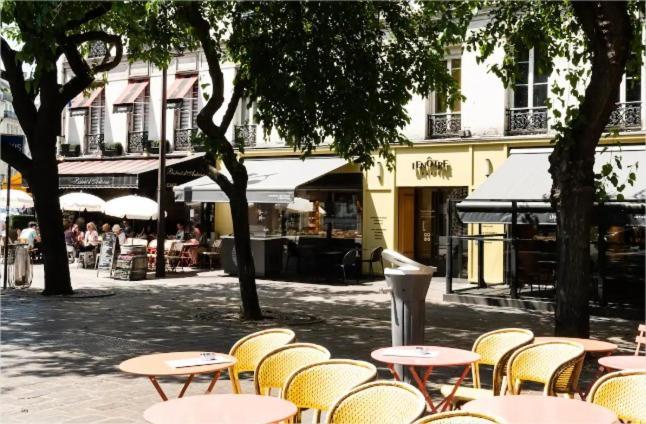 Au Centre Historique De Paris
