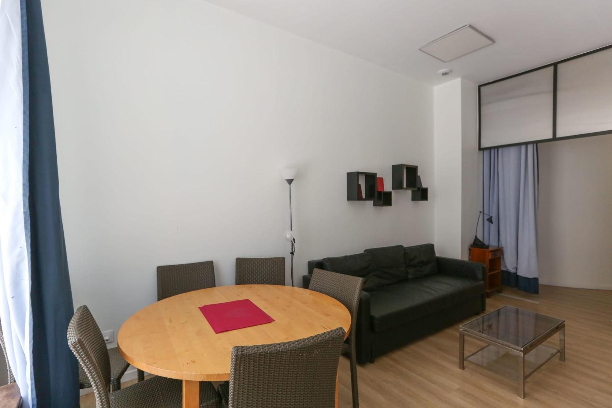 Comfortable 49 M In The Heart Of * Paris