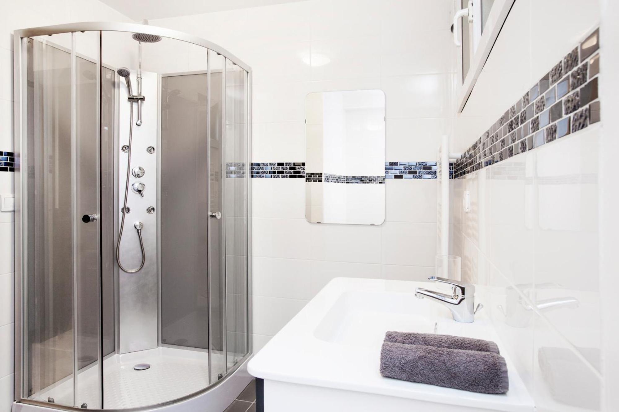 Manray House - Beautiful Three Bedroom Apartment- Center Paris