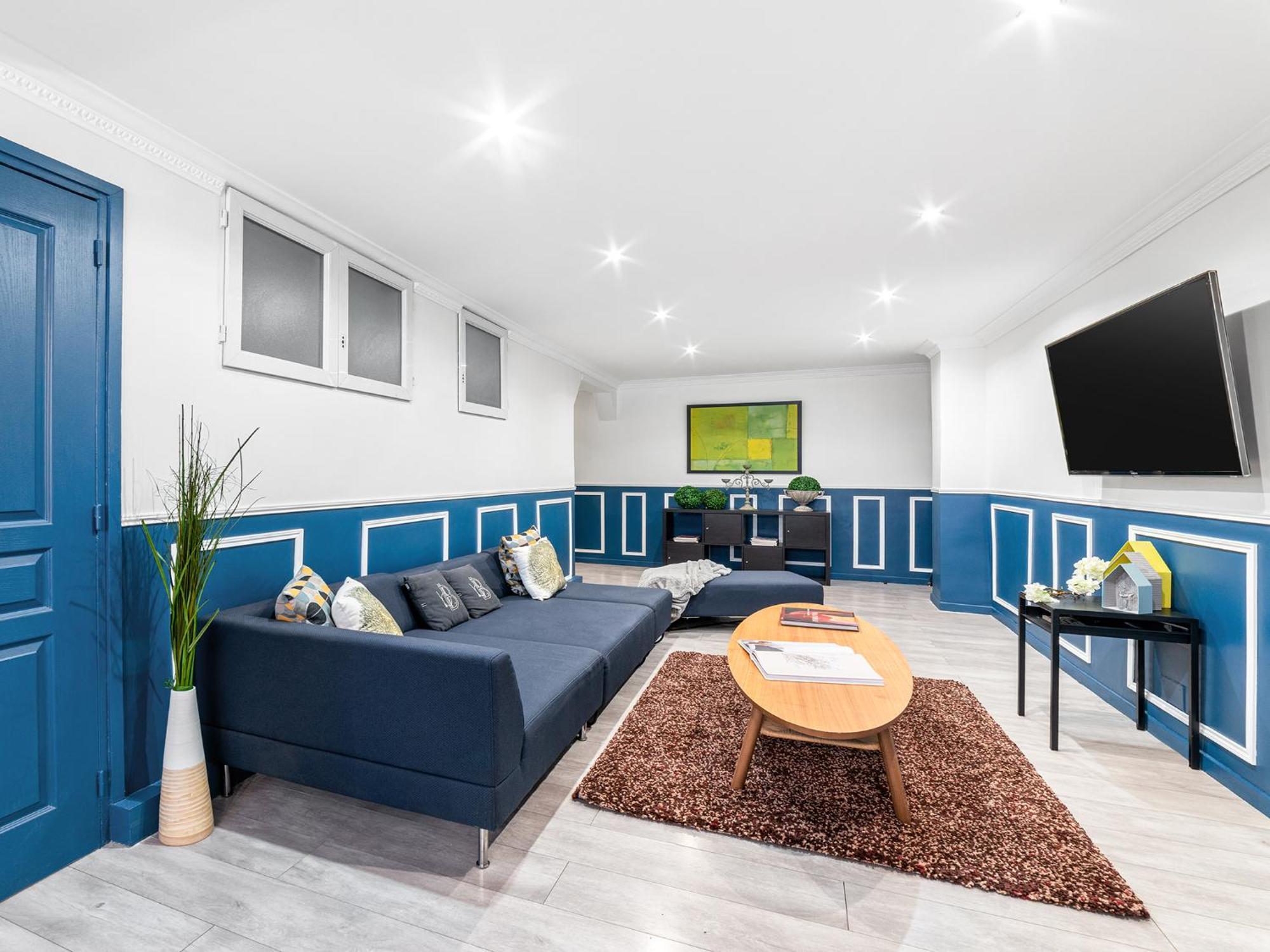 Manray House - Beautiful Three Bedroom Apartment- Center Apartment *